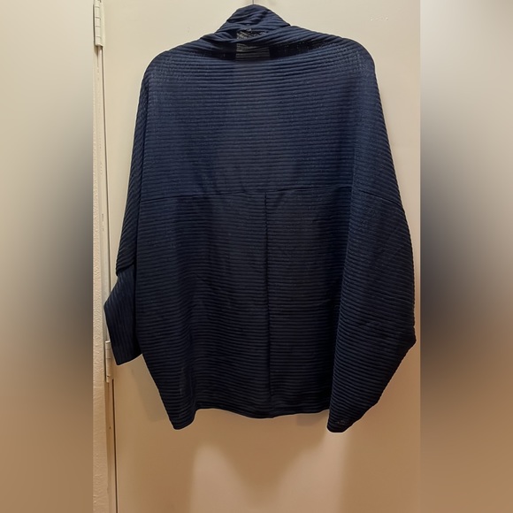 🌟 Light Weight Shrug 🌟 - Picture 2 of 5